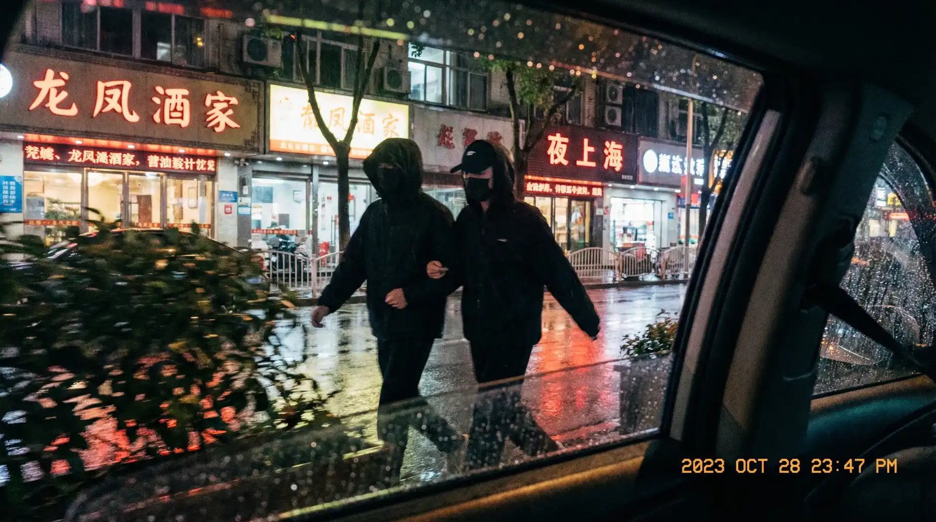 海角51暗网 - 顶流明星深夜密会现场抓拍照片